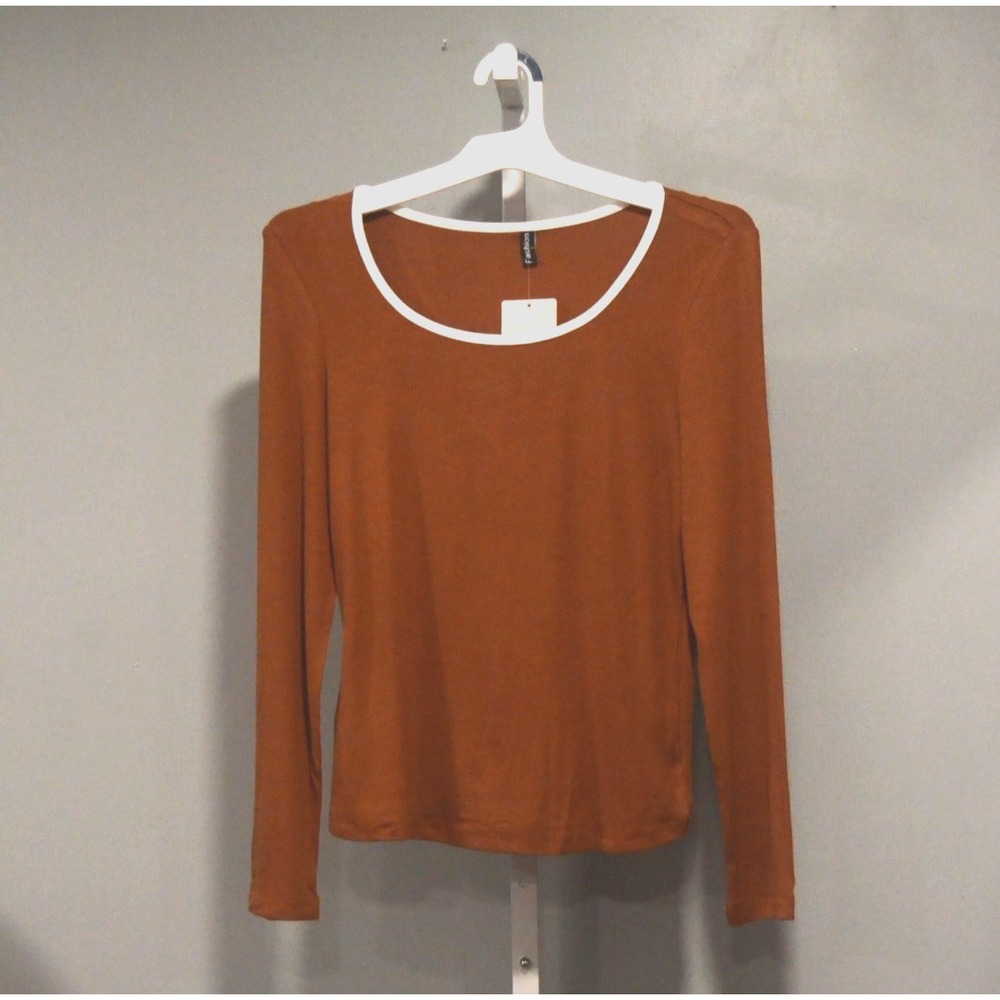 NWT Fashion Women's Size L Micro-Ribbed Caramel w/White Trim Scoop Neck Top